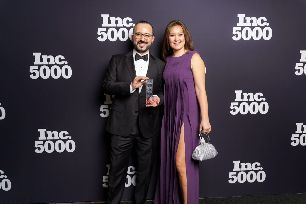 Business Lending Blueprint Oz Konar and wife at Inc. 5000